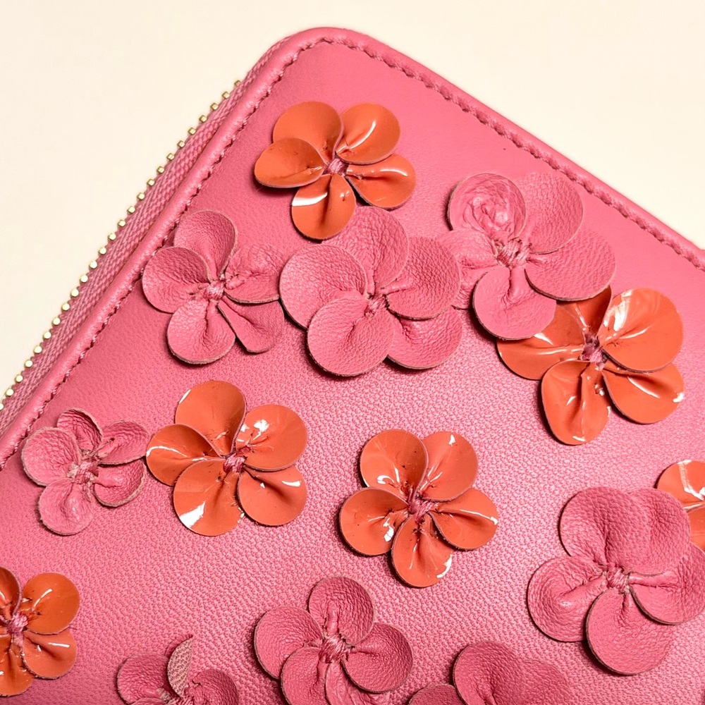 Valentino Garavani Floral Appliqué Wallet - Picture 16 of 16